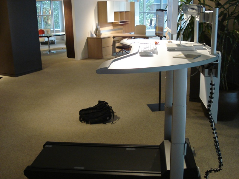 Illustration for article titled Hands (and Feet) On the Steelcase Walkstation (Video)